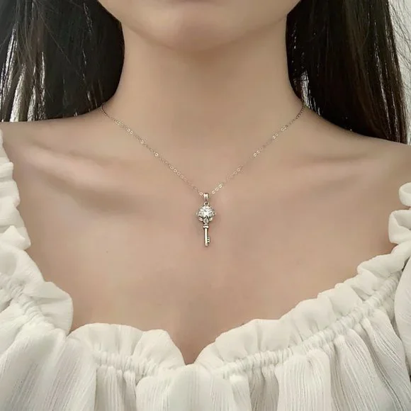 Certified 1ct. t.w. Moissanite Diamond Flower Key Necklace NEW - Picture 3 of 16